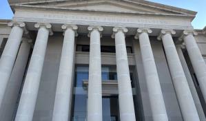 Más mujeres son acusadas de delitos relacionados con el embarazo desde el fin de Roe vs. Wade