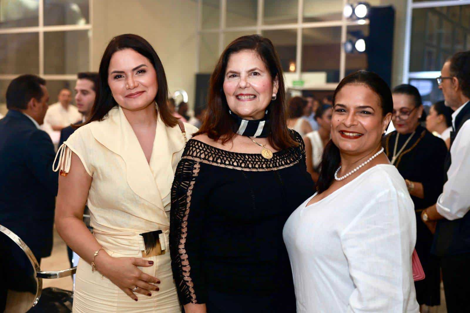 Julissa Cespedes, Sonia Villanueva y Wendy Capellán.