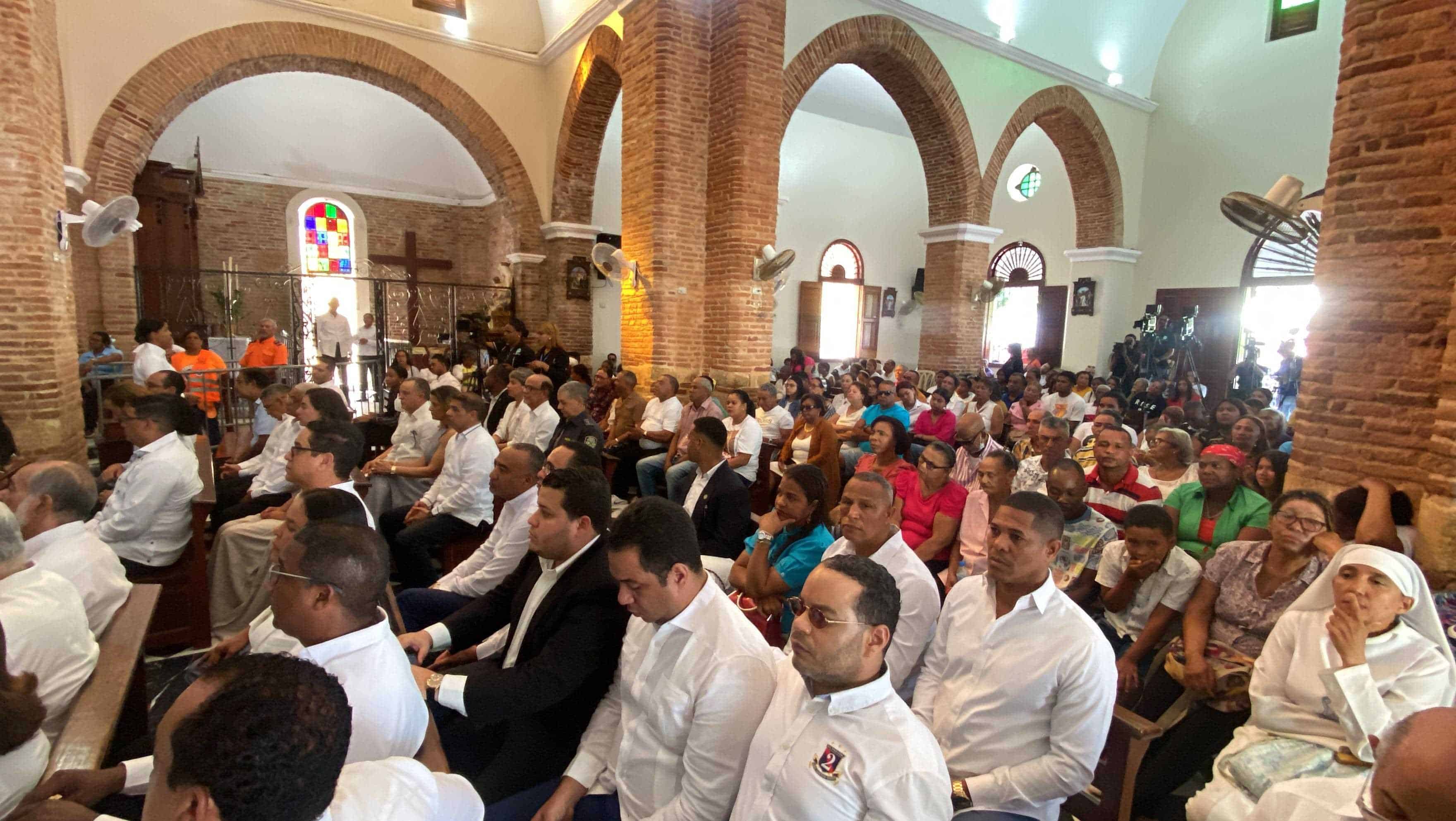 Feligreses durante la celebración de la Virgen de Las Mercedes en el Santo Cerro. 