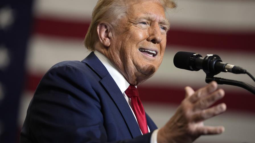 Trump advierte que si gana las elecciones expulsará a migrantes que llegaron bajo programas de Biden