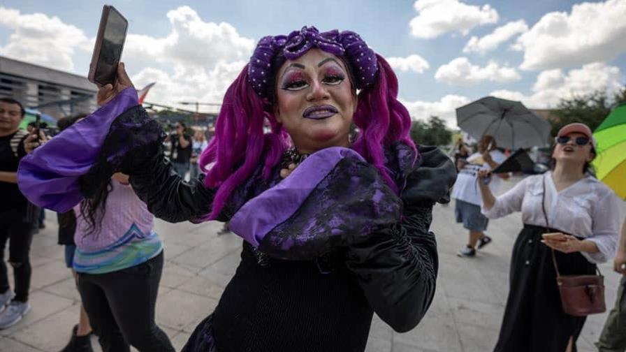 Drag queens protestan por prohibición de espectáculos en estado mexicano de Nuevo León