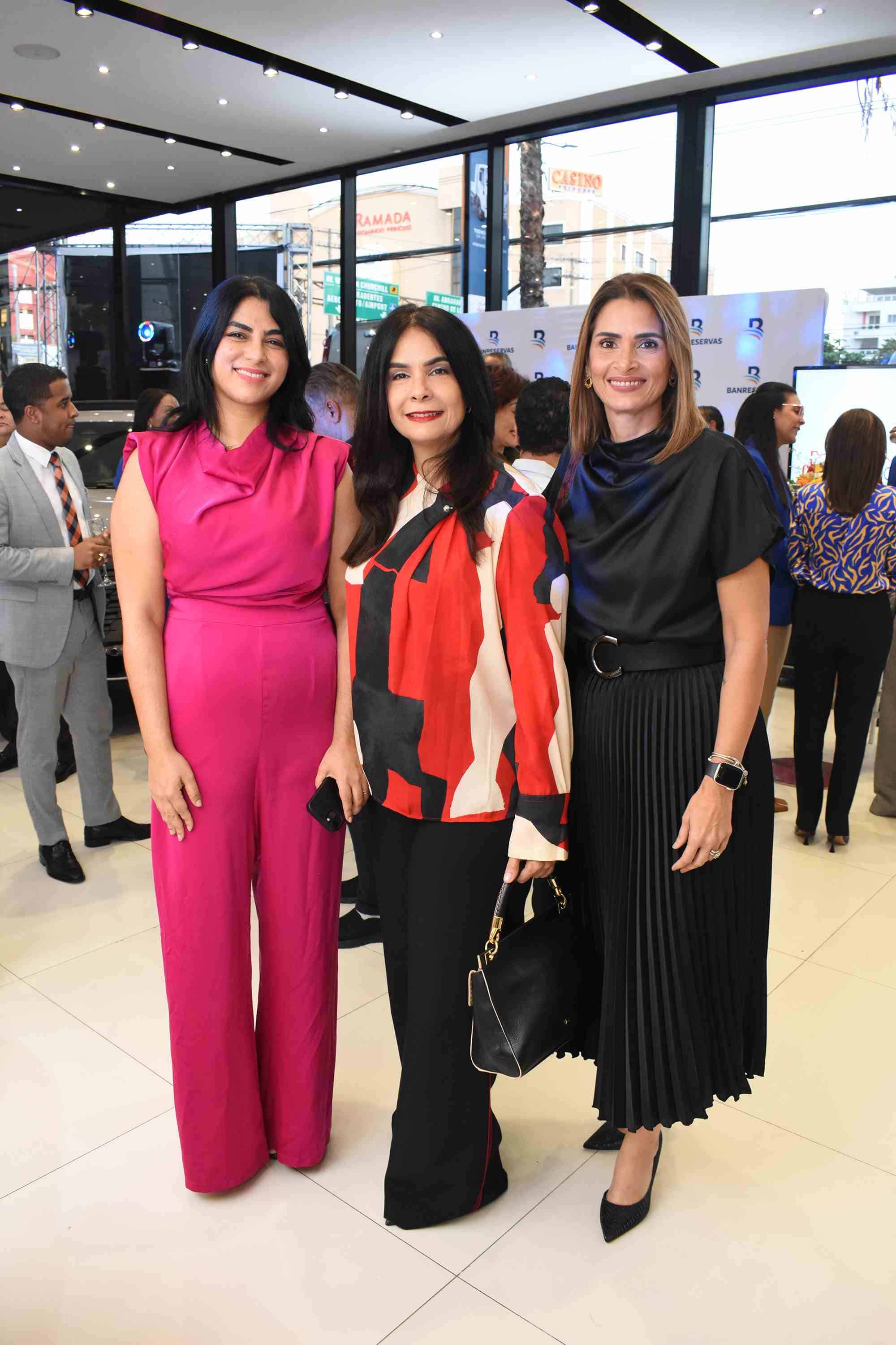  Marianni Espinal, Larissa Rid y Rhadaisis Mota.