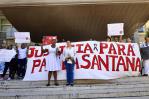 Jóvenes protestan frente a la Procuraduría para exigir justicia por la muerte de Paula Santana Jóvenes protestan frente a la Procuraduría para exigir justicia por la muerte de Paula Santana