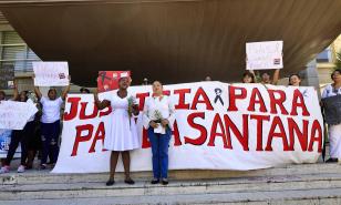 Jóvenes protestan frente a la Procuraduría para exigir justicia por la muerte de Paula Santana