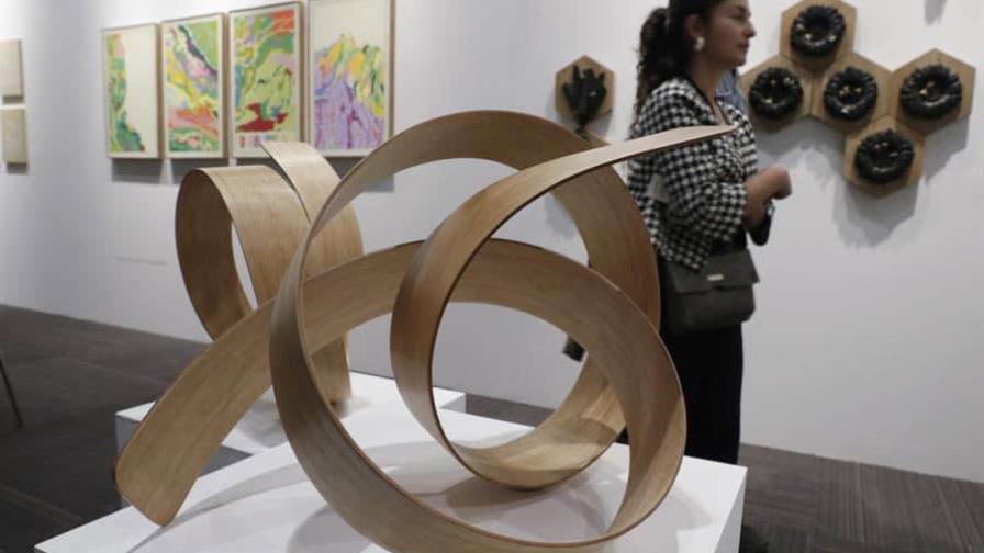 La Feria de Arte de Bogotá comienza con homenaje a Manzur y críticas