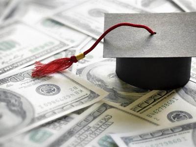 EE. UU. embargará salario de deudores de préstamos estudiantiles