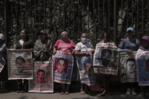 Diez años después, familiares de los 43 estudiantes mexicanos desaparecidos exigen justicia