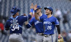 Sencillo de dos carreras de Frazier como emergente lleva a Reales a barrer a Nacionales