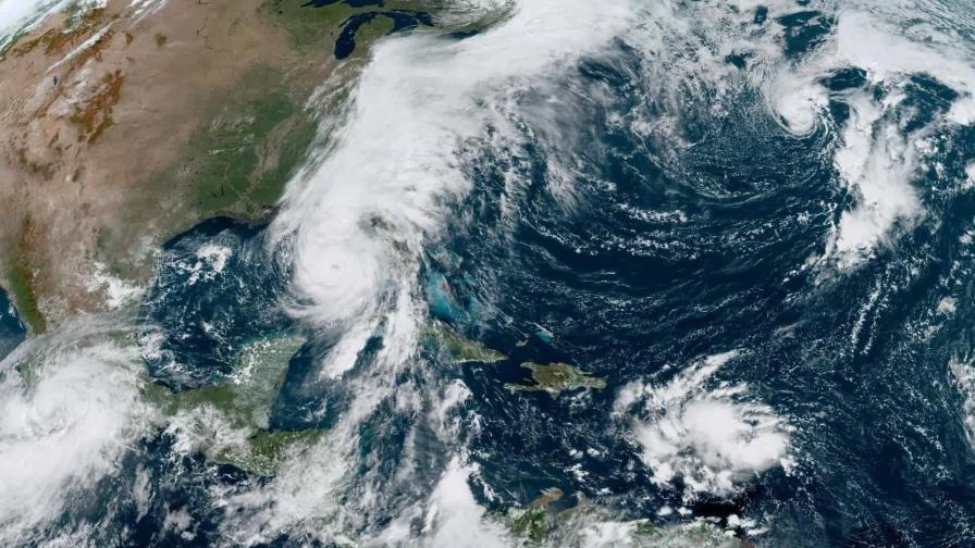 El enorme y rápido huracán Helene aumenta a categoría 4 cerca de la costa de Florida