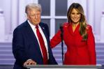 Donald Trump recomienda las memorias de su esposa Melania como regalo de Navidad