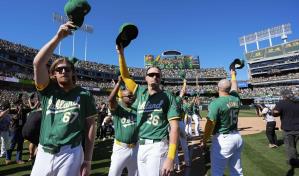 Con sentimientos de nostalgia y resignaci&oacute;n,  Atl&eacute;ticos se despiden del Coliseum con triunfo