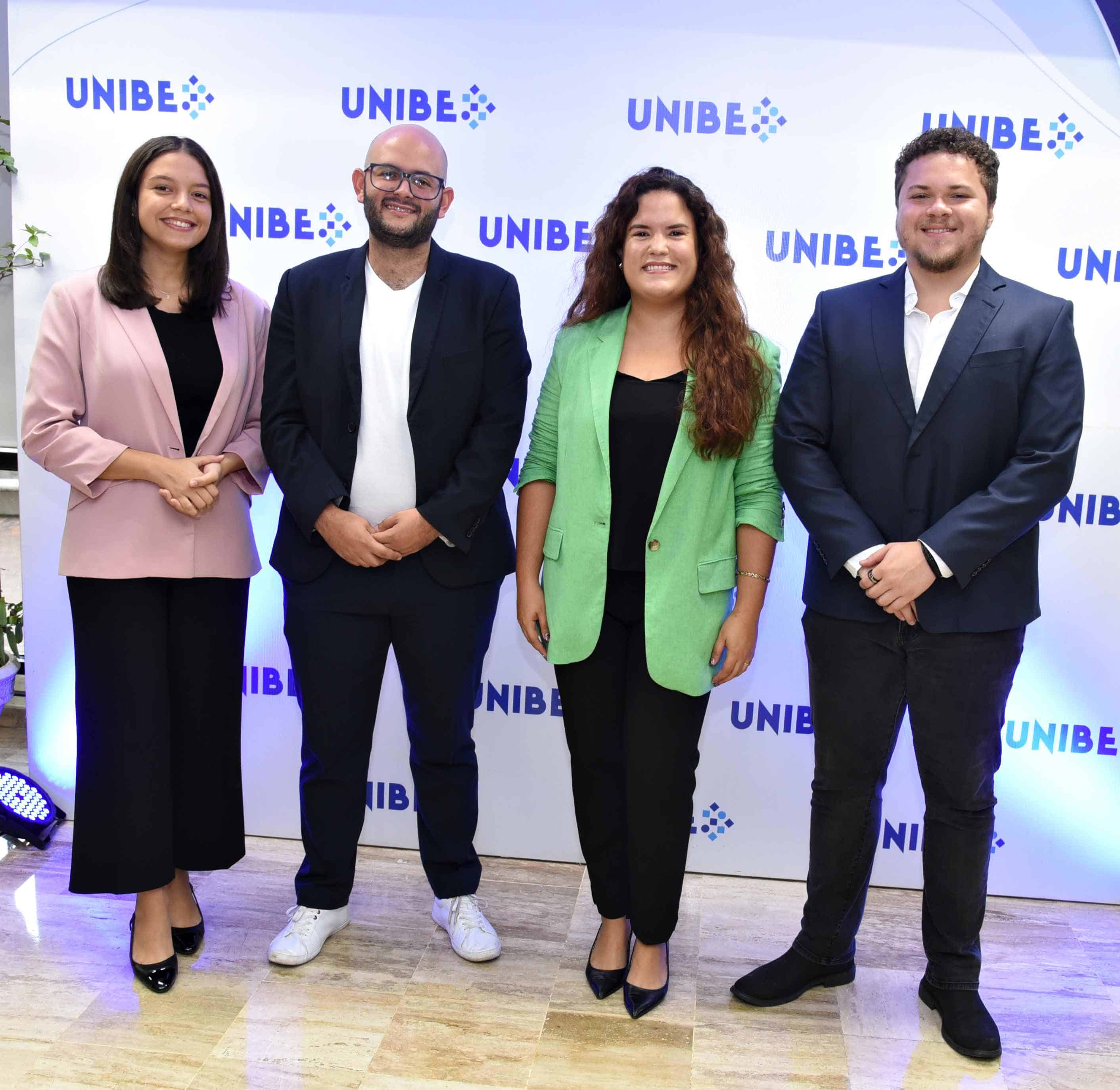 Lucía Russo, Noel Flores, Catherine Regalado y Julio Fuentes.