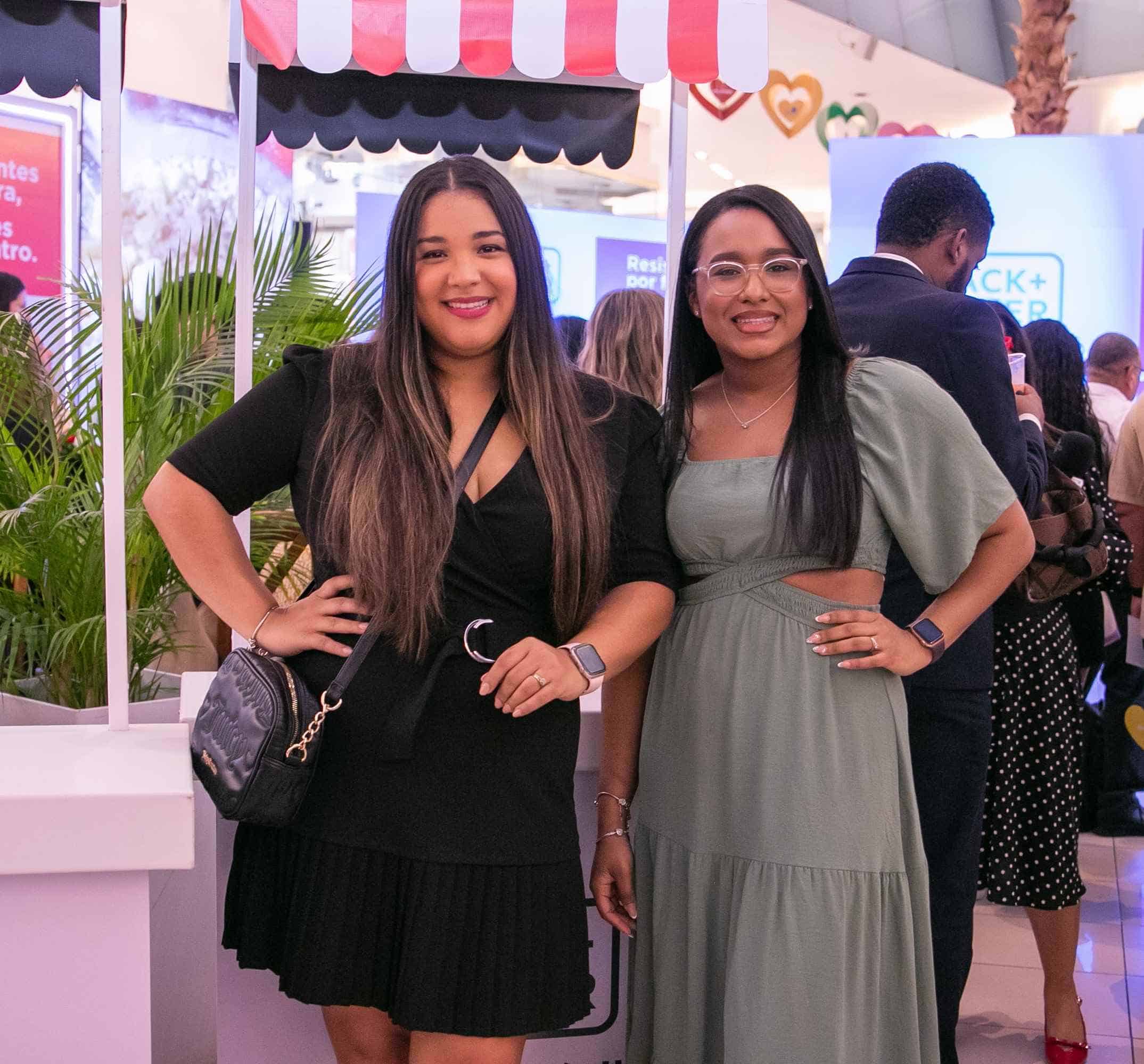 Karla Taveras y Perla Encarnación.