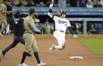 Shohei Ohtani se suma al club de las 400 bases alcanzadas en un año