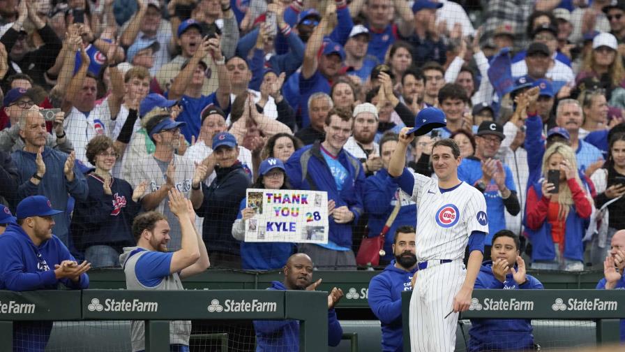 Hendricks luce sólido en el que pudo ser su último juego con los Cachorros, que vencen 3-0 a Rojos