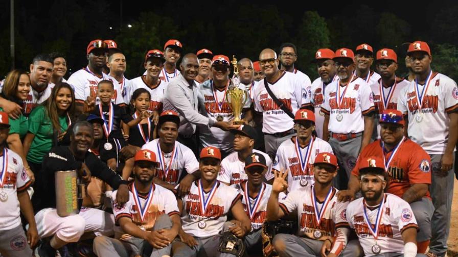 Liga Kennedy se corona campeona del Game War del softbol superior