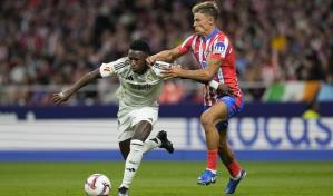 Atlético salva empate ante Real Madrid en un derbi suspendido por lanzamiento de objetos