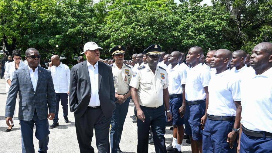 Primer ministro de Haití visita agentes que se forman para enfrentar bandas armadas