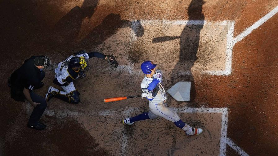 Mets blanquean 5-0 a Cerveceros y quedan a una victoria del comodín