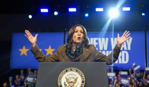 Harris se burla de Trump en evento de recaudación de fondos en Los Ángeles repleto de celebridades