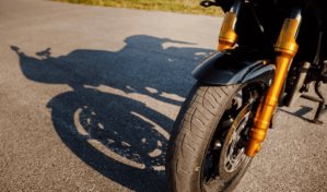 Choque entre una motocicleta y una yipeta deja dos personas heridas en El Seibo