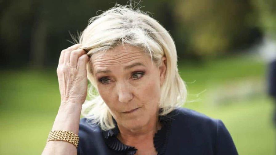 Marine Le Pen enfrenta juicio por malversación que podría inhabilitarla como candidata