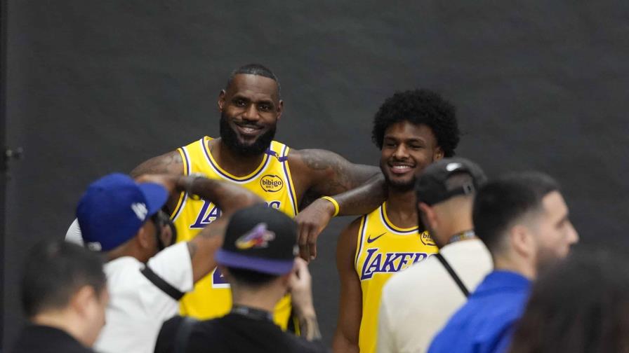 LeBron James es pura alegría al empezar a entrenar con su hijo Bronny con los Lakers