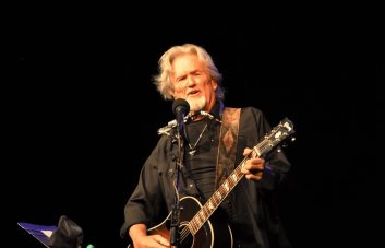 La leyenda de la música country y premiado actor Kris Kristofferson muere a los 88 años