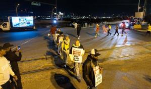 Estibadores de puertos de Maine a Texas secundan una huelga que podría causar desabastecimiento
