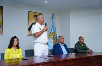 Director de Migración advierte a agentes que no aceptará macuteo