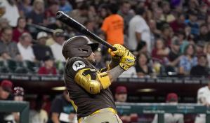 Pitchers lanzaron menos juegos completos en las mayores pero dominaron a los bateadores