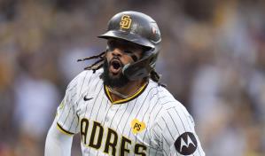 Tatis aporta jonrón de 2 carreras y Padres vencen a Bravos al inicio de serie de comodines