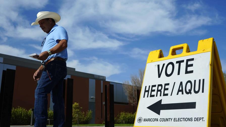 Hasta 218,000 personas se registraron para votar en Arizona sin confirmar su nacionalidad