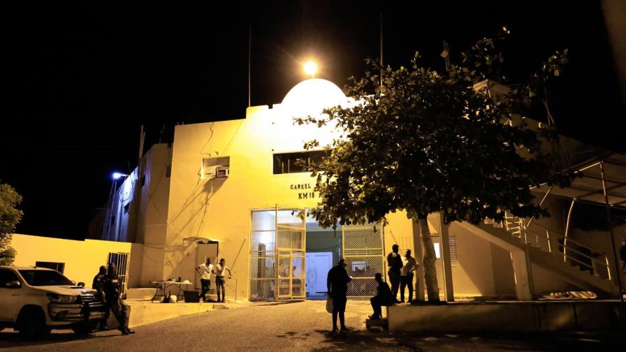 Imponen tres meses de prisión preventiva a hombre acusado de tráfico de drogas en San Cristóbal Imponen tres meses de prisión preventiva a hombre acusado de tráfico de drogas en San Cristóbal
