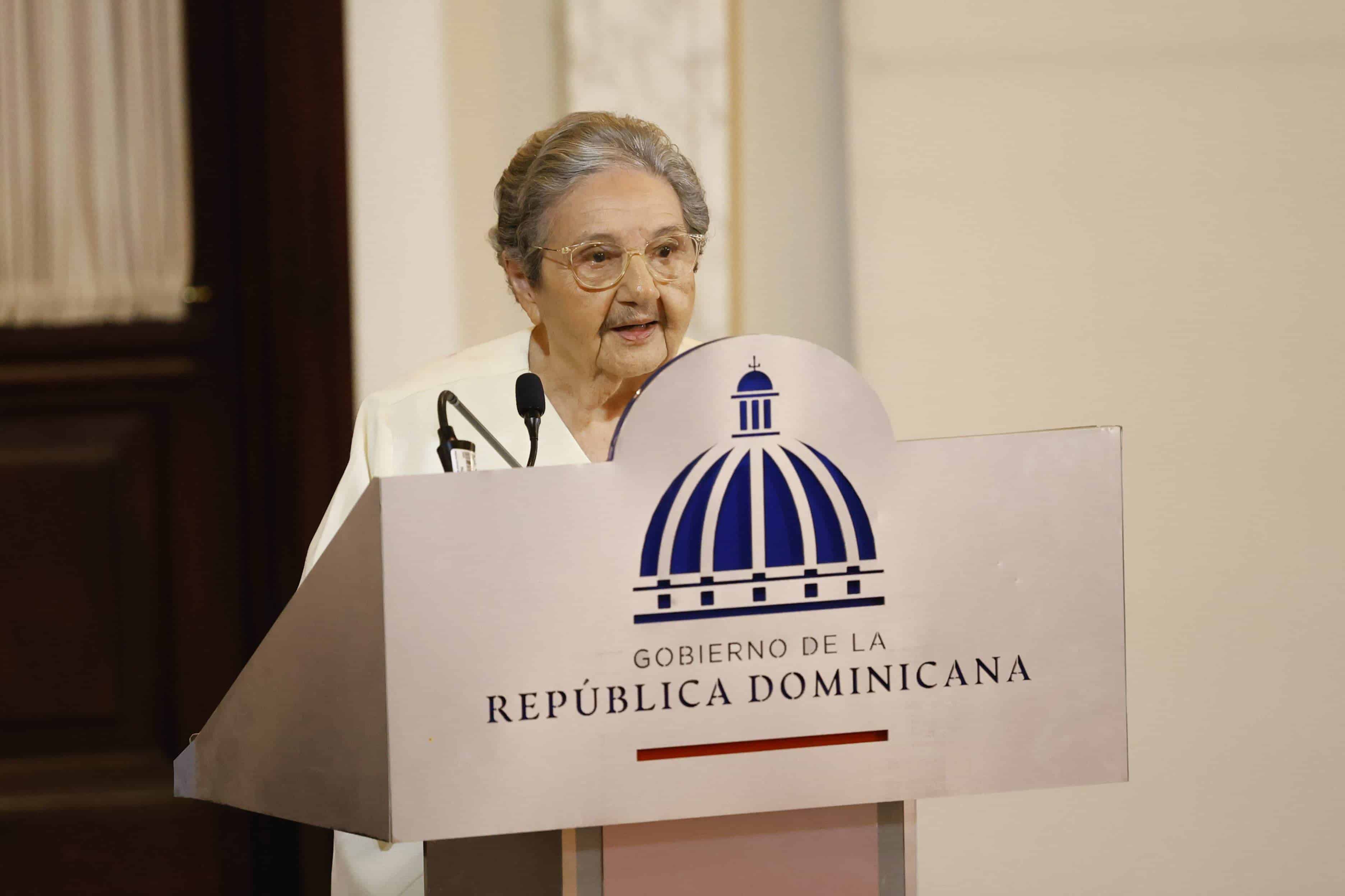 La señora Blanca García obtuvo el más alto galardón que puede ser otorgado a un adulto mayor en República Dominicana.