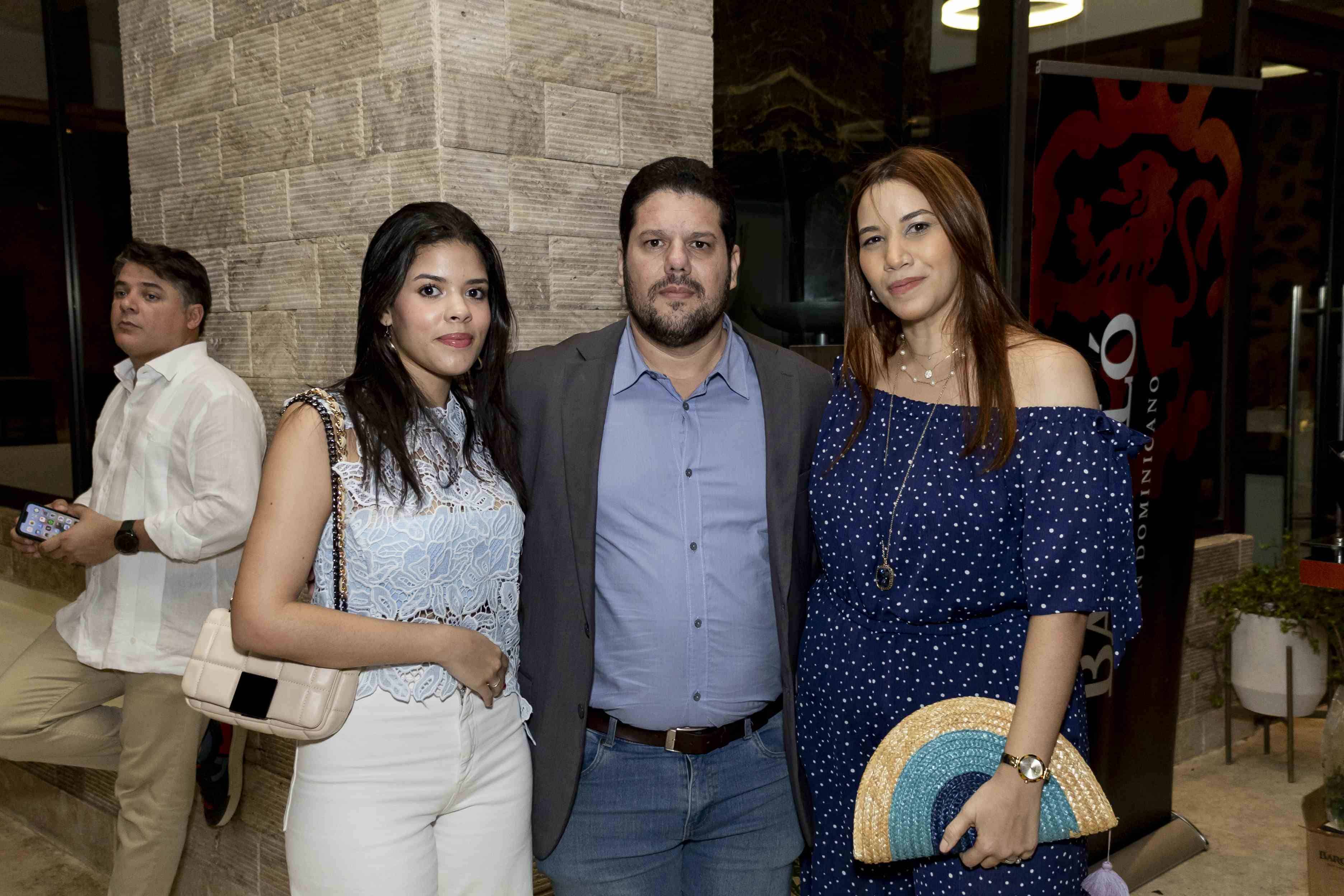 Lucero Pimentel, Roberto Jiménez y Rosa María Quiñones.