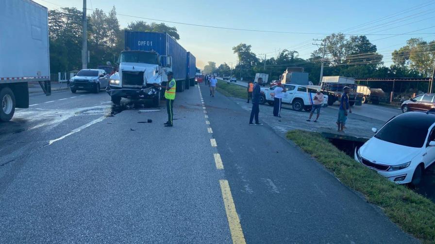 Accidente en autopista Duarte deja 16 personas afectadas, dos fueron ingresadas en centros de salud