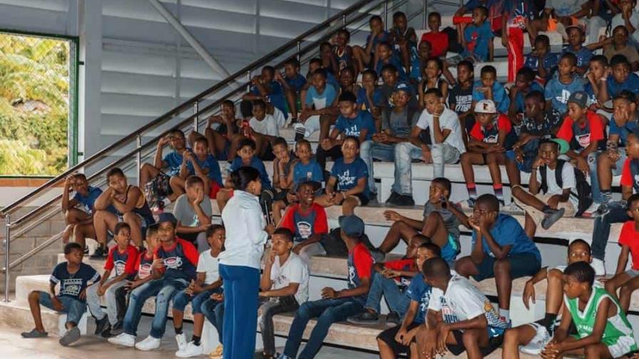 ADN imparte charla sobre el deporte y la prevención de drogas en Polideportivo Nuevo Domingo Sabio