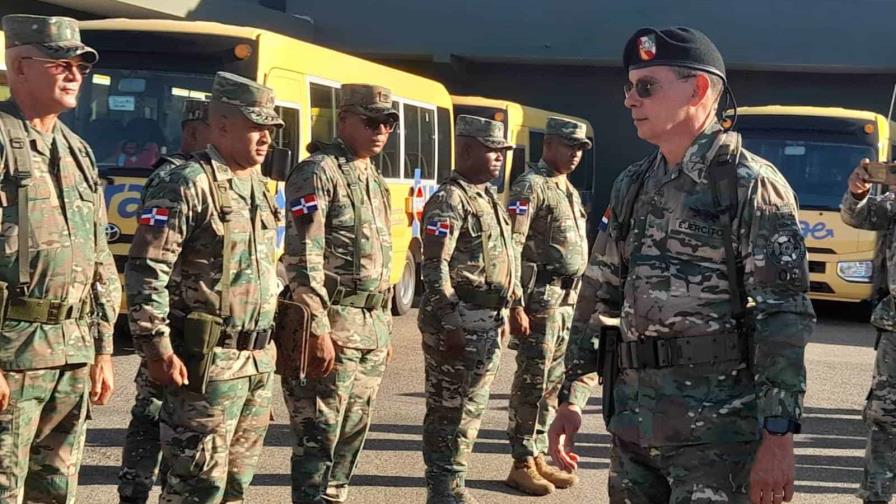 Comandante del Ejército inspecciona brigadas para cumplir orden de deportar haitianos indocumentados