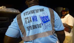 Biden afirma que hay avances para resolver la huelga de estibadores