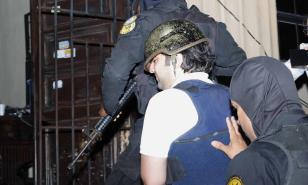 Momentos en que trasladan a Jochi Gómez de la carcelita a la Procuraduría General