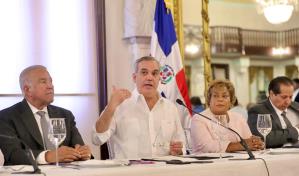 Abinader anuncia obras viales, deportivas y de saneamiento en la capital