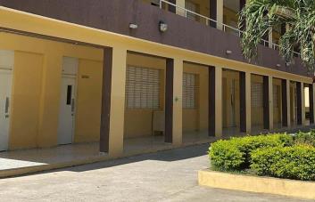 Reportan 22 estudiantes intoxicados por inhalación de químico en politécnico de Santiago