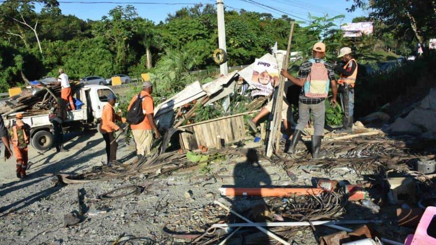 Desmantelan 28 casetas cerca del nuevo peaje de la autopista Duarte