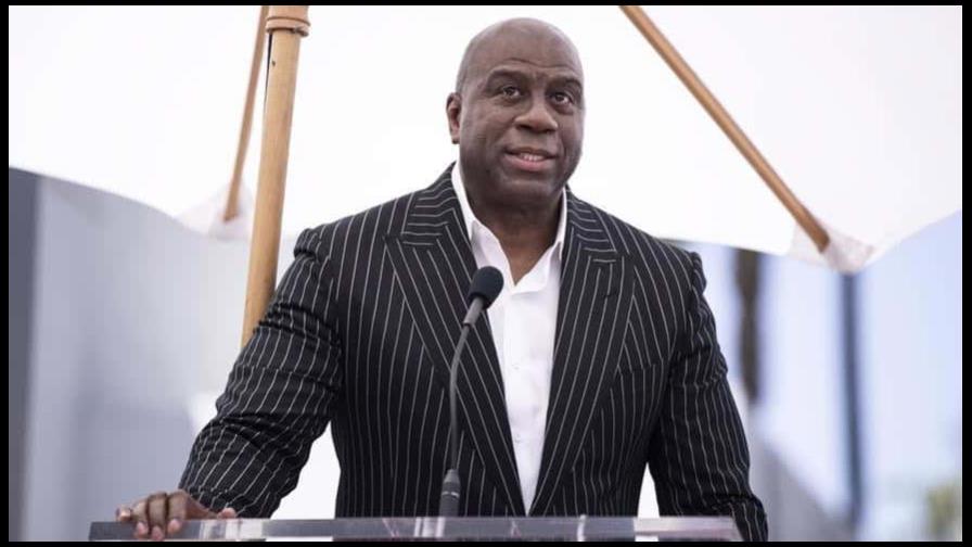 Magic Johnson apela a los hombres afroamericanos en EE.UU.: Elijamos a Kamala Harris