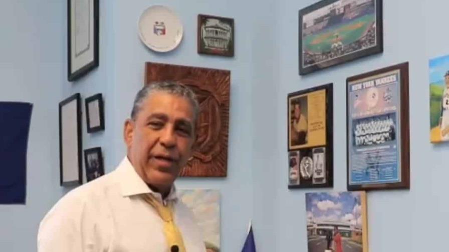 Adriano Espaillat impulsa proyecto para honrar el legado de Roberto Clemente