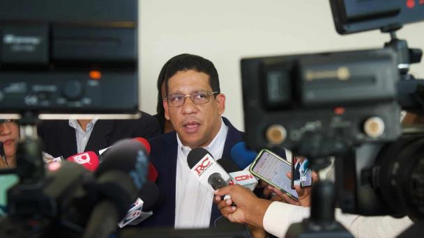 Juristas afirman que Carlos Pimentel será “juez y parte” en Alianzas Público-Privadas