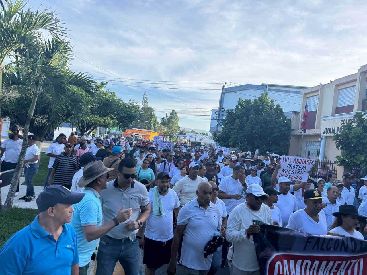 Trabajadores tienen varias semanas realizando protestas pacificas en las calles de Bonao.