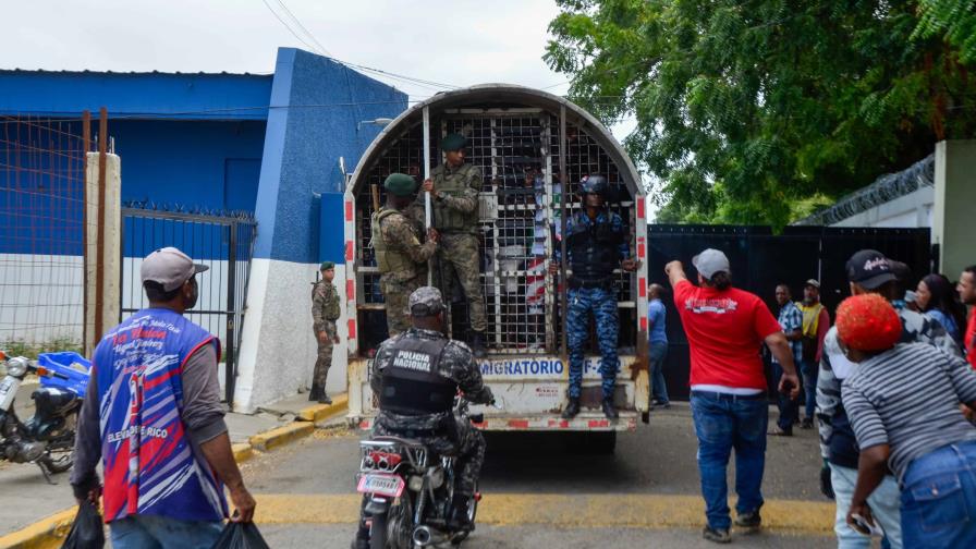 Ciudadanos se quejan por operativos de Migración contra extranjeros ilegales en Santiago