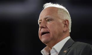 Ex compa&ntilde;ero de f&oacute;rmula de Kamala Harris abandona carrera por tercer mandato en Minnesota